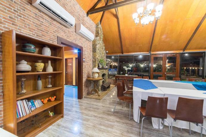Imagen de los interiores del Hotel Reddoorz Plus @ Starhomes Olivianville. Foto 14