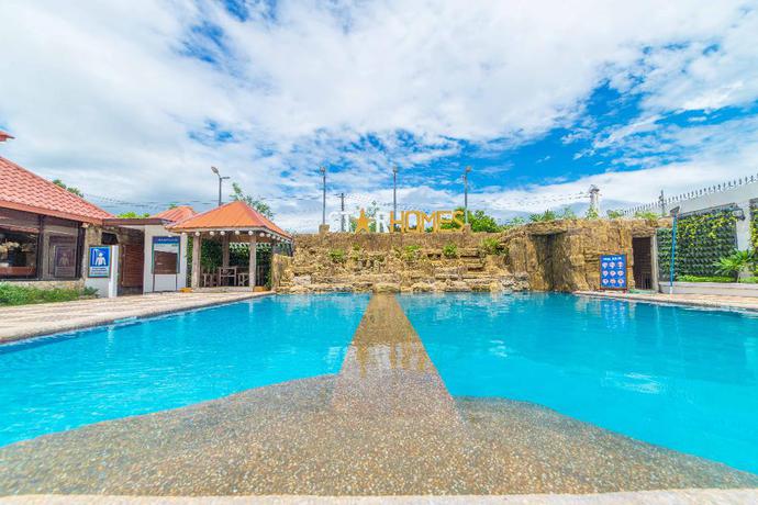 Imagen de la piscina del Hotel Reddoorz Plus @ Starhomes Olivianville. Foto 18