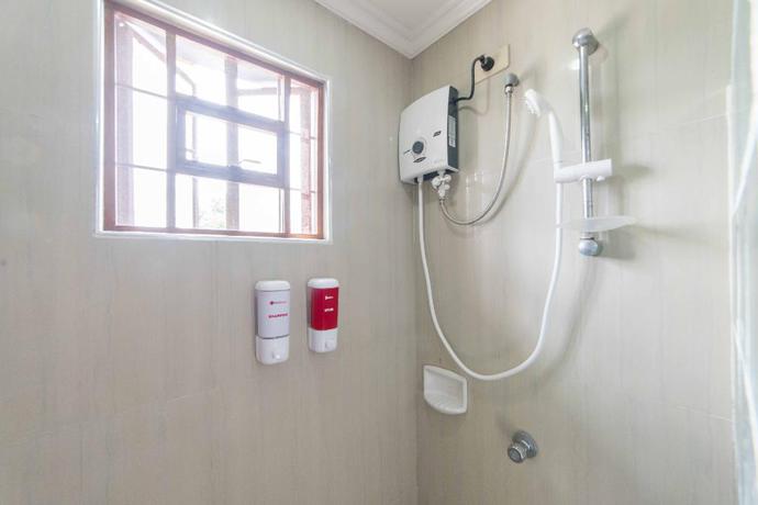Imagen de la habitación del Hotel Reddoorz Plus @ Starhomes Olivianville. Foto 5