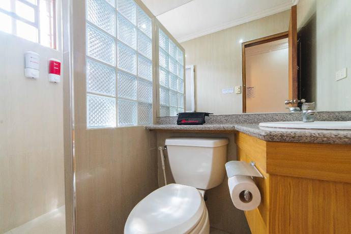 Imagen de la habitación del Hotel Reddoorz Plus @ Starhomes Olivianville. Foto 6