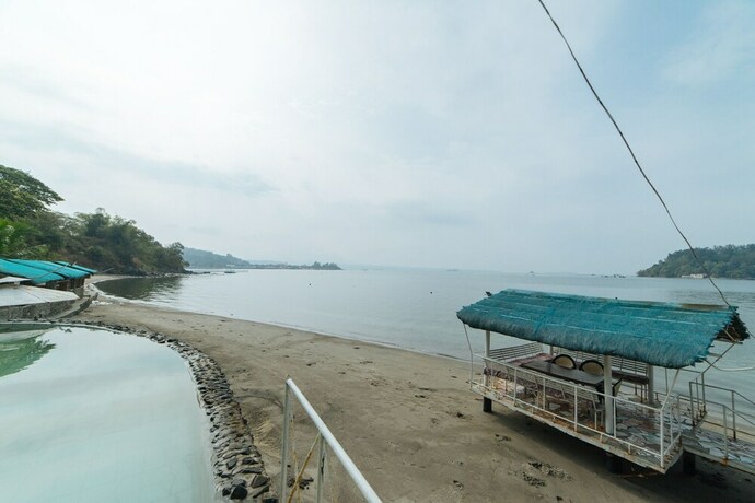 Imagen de los exteriores del Hotel Reddoorz Plus @ Subic 2n2 Beach Resort Zambales. Foto 30