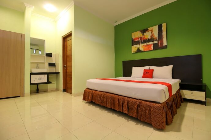 Imagen de la habitación del Hotel Reddoorz Plus @ Taman Siswa 2. Foto 18
