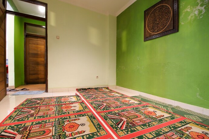 Imagen de los interiores del Hotel Reddoorz Plus @ Taman Siswa 2. Foto 22