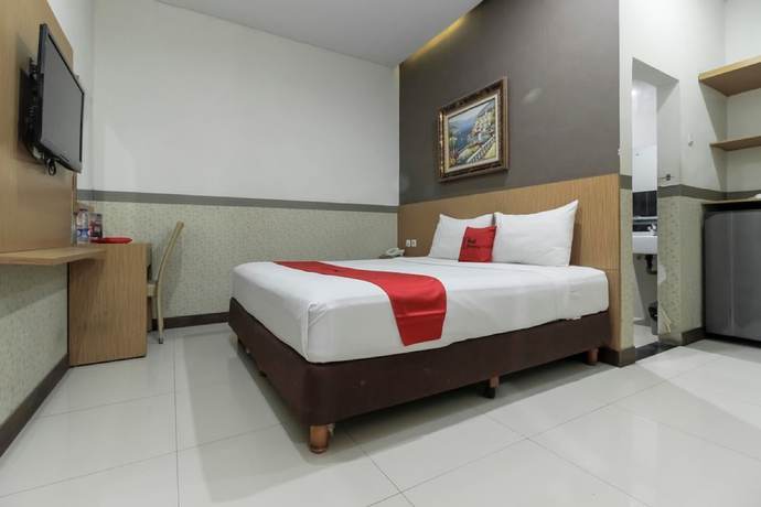 Imagen de la habitación del Hotel Reddoorz Plus @ Tuparev Cirebon. Foto 3