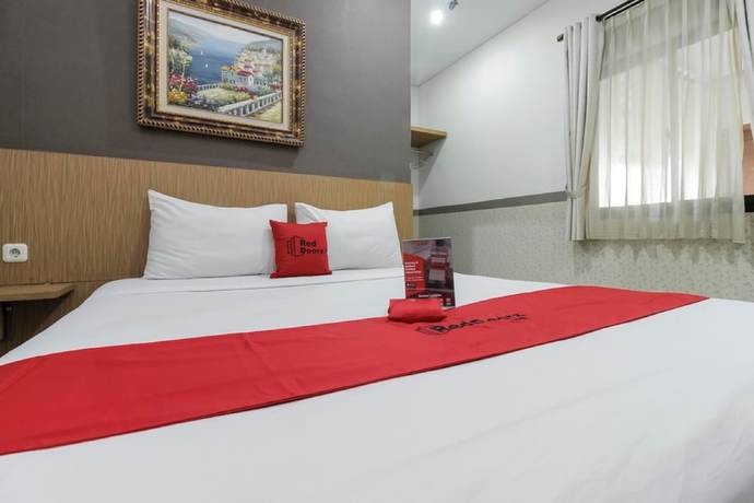Imagen de la habitación del Hotel Reddoorz Plus @ Tuparev Cirebon. Foto 4