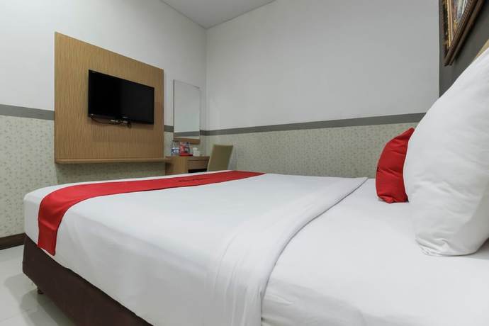 Imagen de la habitación del Hotel Reddoorz Plus @ Tuparev Cirebon. Foto 6