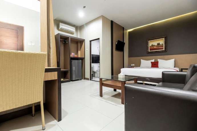 Imagen de la habitación del Hotel Reddoorz Plus @ Tuparev Cirebon. Foto 7