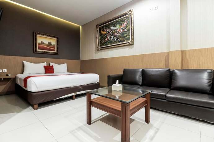Imagen de la habitación del Hotel Reddoorz Plus @ Tuparev Cirebon. Foto 9