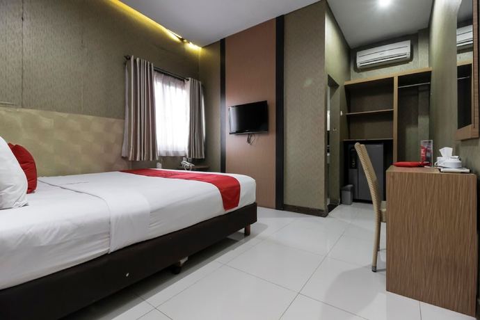 Imagen de la habitación del Hotel Reddoorz Plus @ Tuparev Cirebon. Foto 11