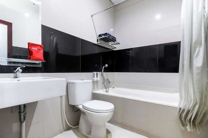 Imagen de la habitación del Hotel Reddoorz Plus @ Tuparev Cirebon. Foto 12