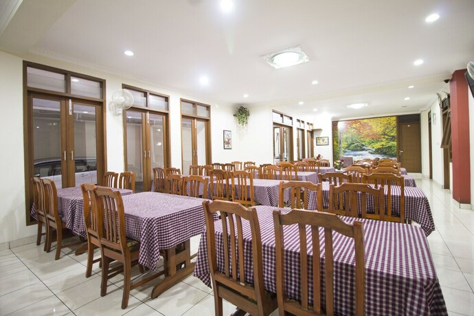 Imagen del bar/restaurante del Hotel Reddoorz Plus @ Wastu Kencana. Foto 20