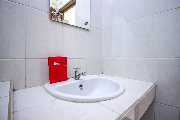 Imagen general del Hotel Reddoorz Plus @ Wastu Kencana. Foto 2