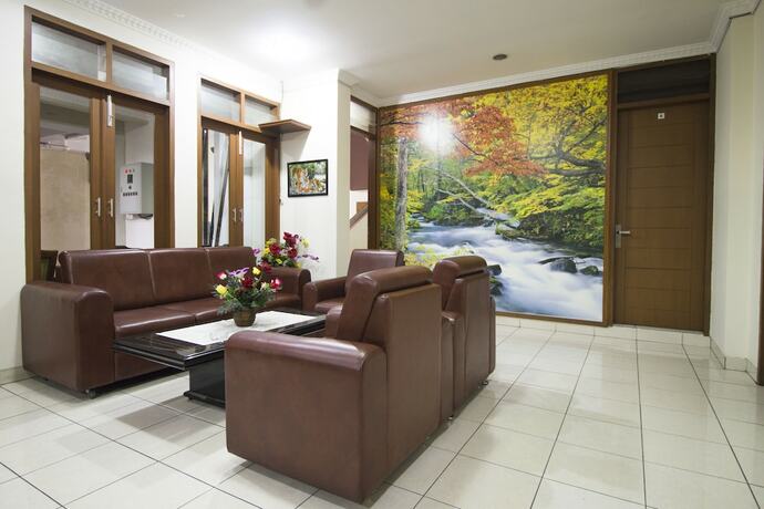 Imagen general del Hotel Reddoorz Plus @ Wastu Kencana. Foto 6