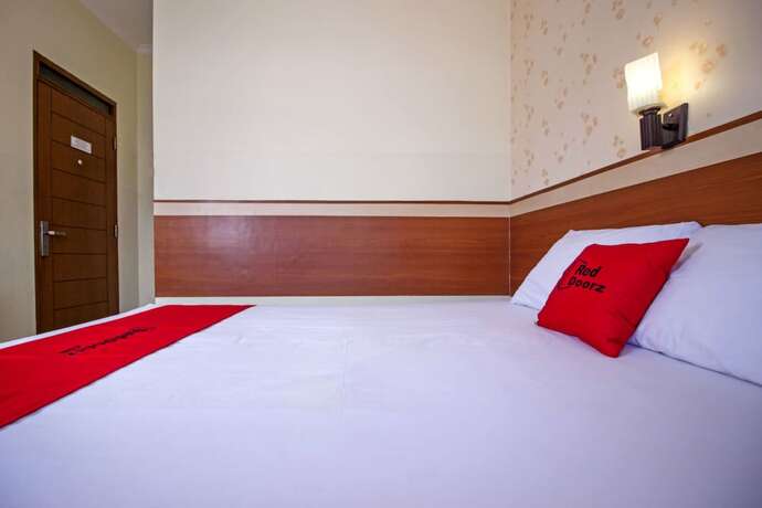 Imagen general del Hotel Reddoorz Plus @ Wastu Kencana. Foto 9
