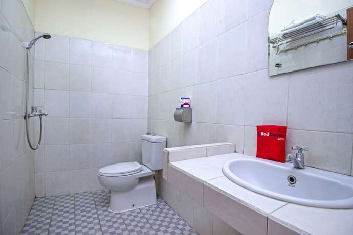 Imagen general del Hotel Reddoorz Plus @ Wastu Kencana. Foto 16