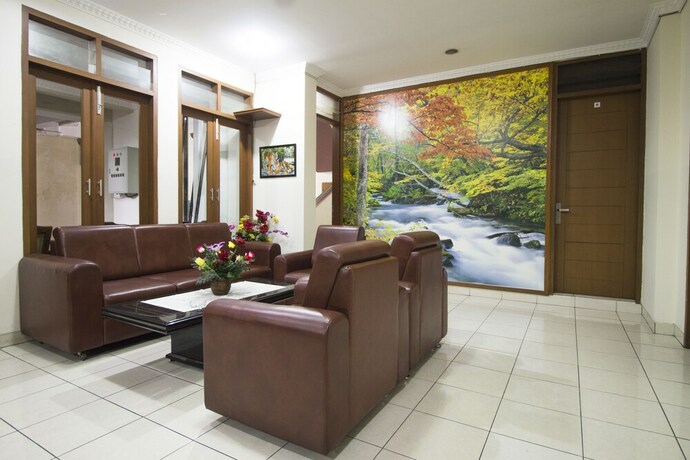 Imagen de los interiores del Hotel Reddoorz Plus @ Wastu Kencana. Foto 29