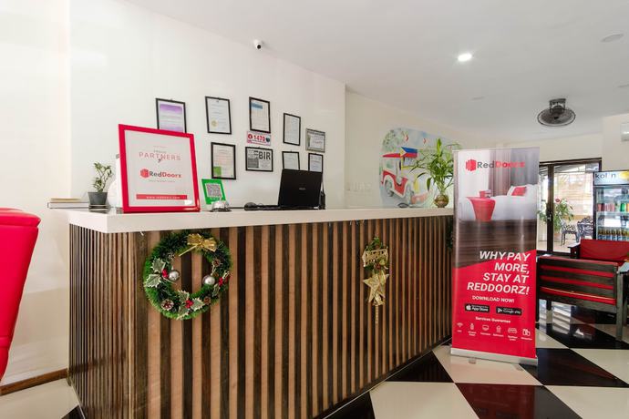 Imagen de los interiores del Hotel Reddoorz Plus @ West Nautical Road Puerto Galera. Foto 20