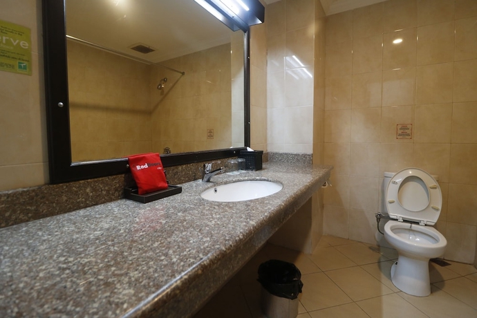 Imagen de la habitación del Hotel Reddoorz Premium @ Bukit Damai Indah. Foto 13