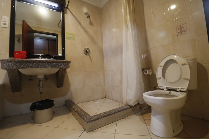 Imagen de la habitación del Hotel Reddoorz Premium @ Bukit Damai Indah. Foto 14