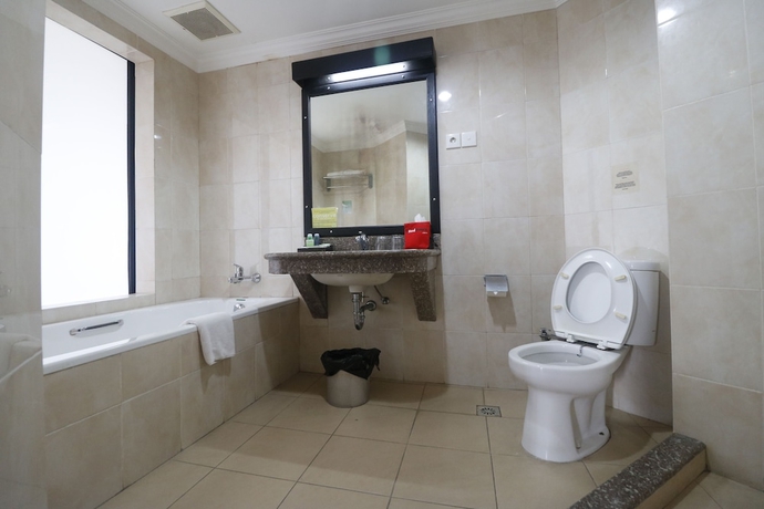 Imagen de la habitación del Hotel Reddoorz Premium @ Bukit Damai Indah. Foto 15