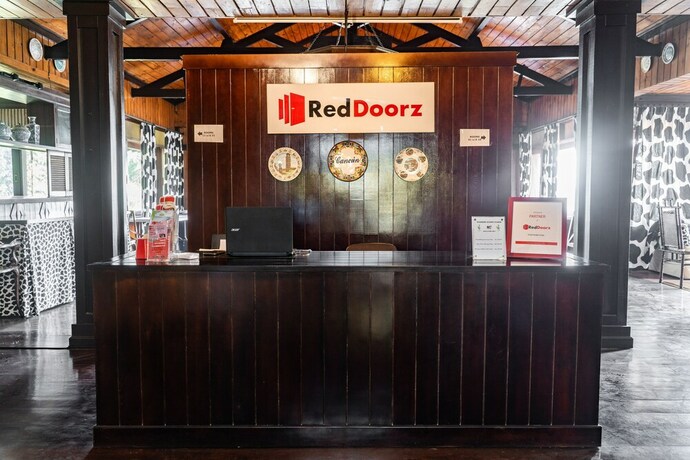 Imagen de los interiores del Hotel Reddoorz Premium @ Lido Sukabumi. Foto 36