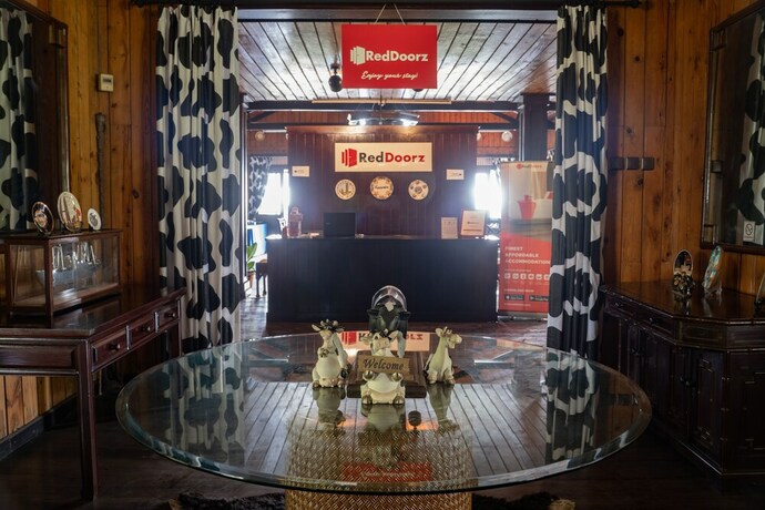 Imagen de los interiores del Hotel Reddoorz Premium @ Lido Sukabumi. Foto 37