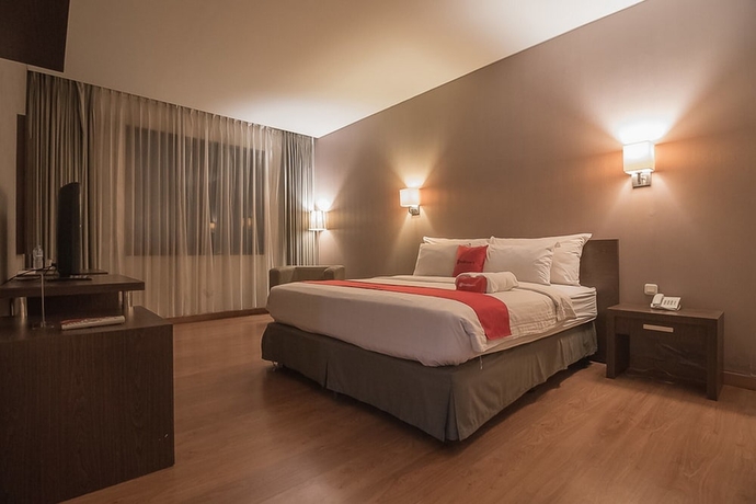 Imagen de la habitación del Hotel Reddoorz Premium Near Paris Van Java Mall. Foto 4