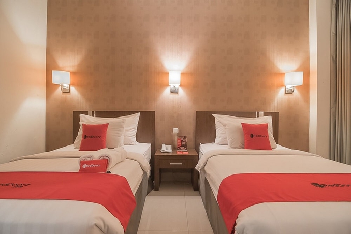 Imagen de la habitación del Hotel Reddoorz Premium Near Paris Van Java Mall. Foto 7