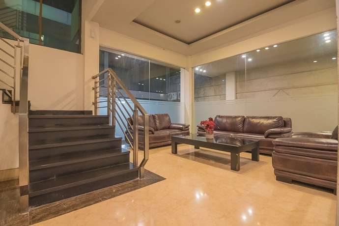 Imagen de los interiores del Hotel Reddoorz Premium Near Paris Van Java Mall. Foto 18