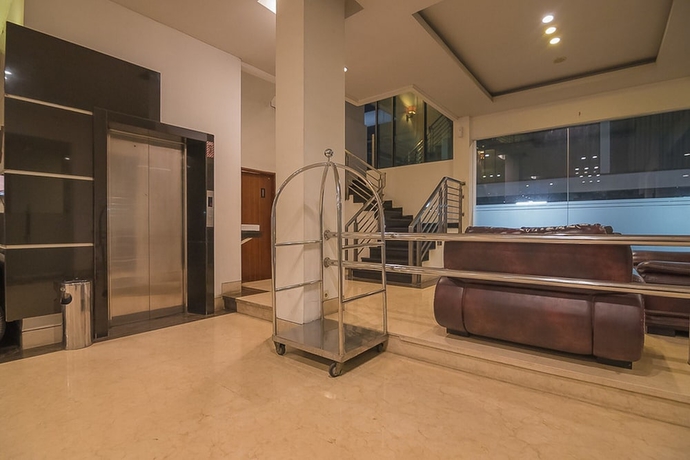 Imagen de los interiores del Hotel Reddoorz Premium Near Paris Van Java Mall. Foto 19
