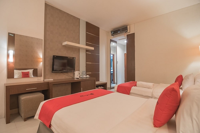 Imagen de la habitación del Hotel Reddoorz Premium Near Paris Van Java Mall. Foto 8