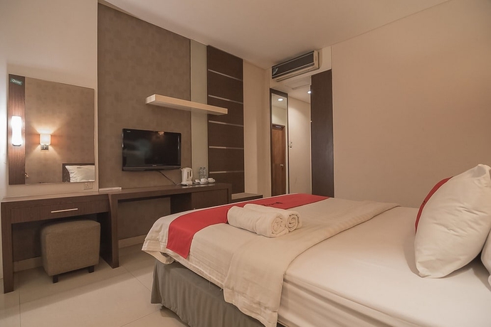 Imagen de la habitación del Hotel Reddoorz Premium Near Paris Van Java Mall. Foto 10