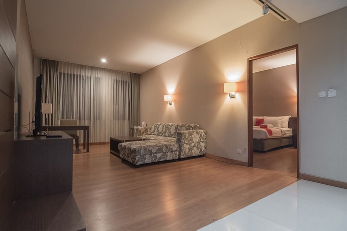 Imagen de la habitación del Hotel Reddoorz Premium Near Paris Van Java Mall. Foto 12