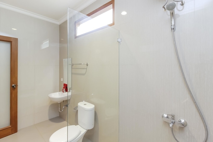 Imagen de la habitación del Hotel Reddoorz Premium Near Ragunan Zoo 2. Foto 17