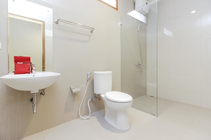 Imagen de la habitación del Hotel Reddoorz Premium Near Ragunan Zoo 2. Foto 19