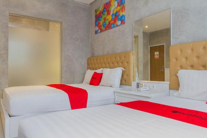 Imagen de la habitación del Hotel Reddoorz Premium @ The Batik Moh. Toha. Foto 9