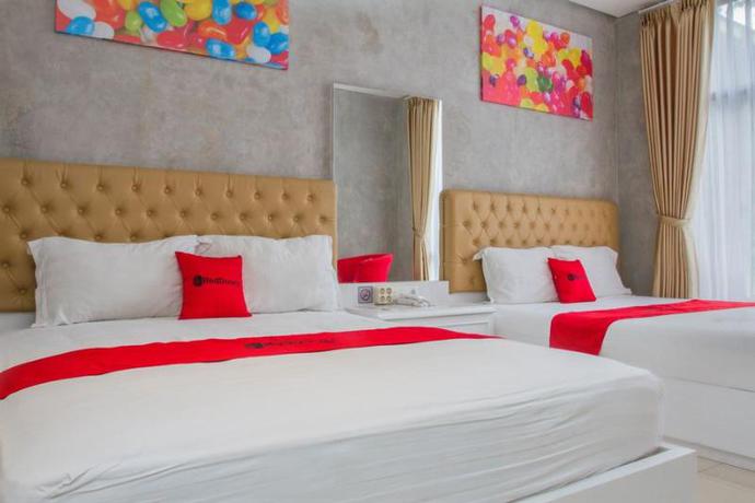 Imagen de la habitación del Hotel Reddoorz Premium @ The Batik Moh. Toha. Foto 10