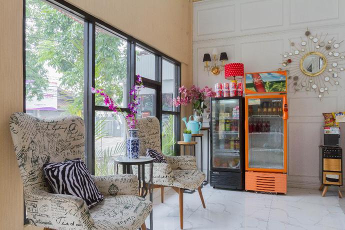 Imagen de los interiores del Hotel Reddoorz Premium @ The Batik Moh. Toha. Foto 19