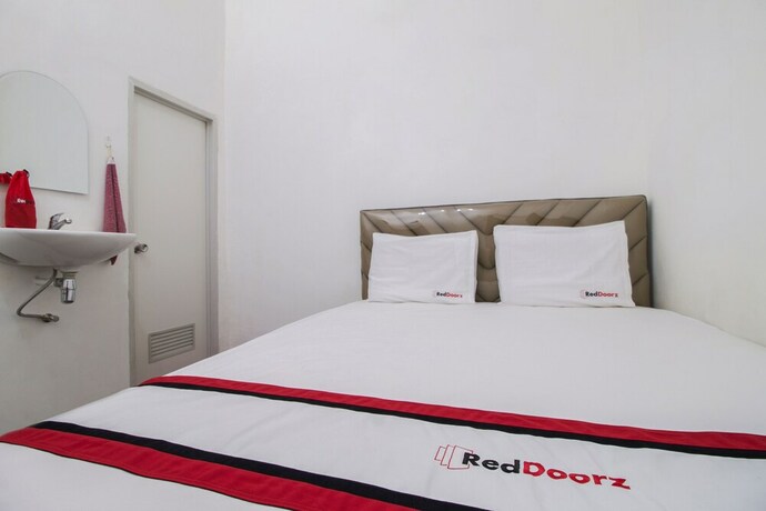 Imagen de la habitación del Hotel Reddoorz @ Radio Dalam. Foto 20