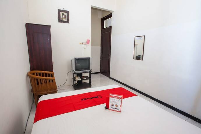 Imagen general del Hotel Reddoorz @ Raya Ngagel 2. Foto 4