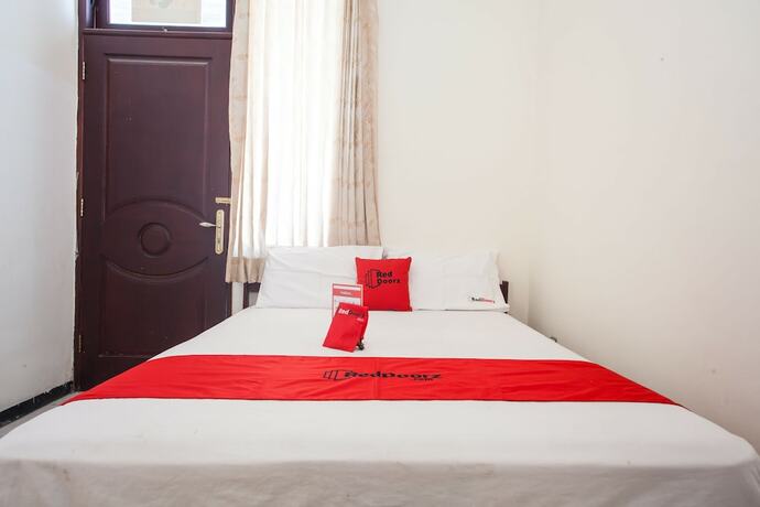 Imagen general del Hotel Reddoorz @ Raya Ngagel 2. Foto 6