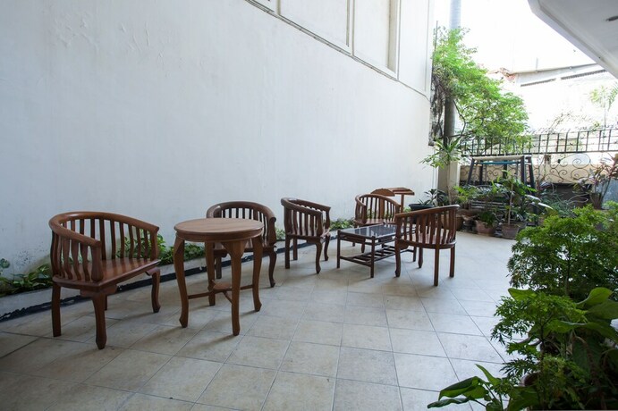 Imagen general del Hotel Reddoorz @ Raya Ngagel 2. Foto 9