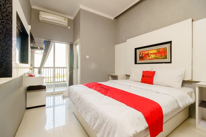 Imagen de la habitación del Hotel Reddoorz Resort Premium @ Sangkan Hurip Kuningan. Foto 6
