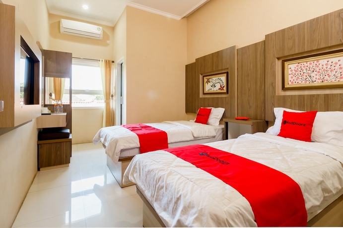 Imagen de la habitación del Hotel Reddoorz Resort Premium @ Sangkan Hurip Kuningan. Foto 8