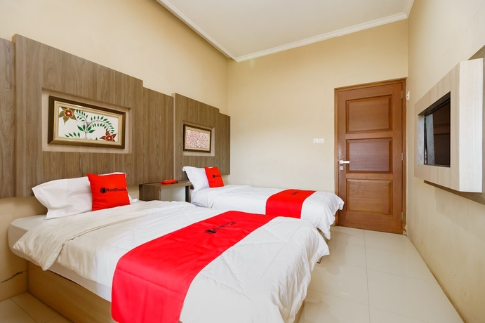 Imagen de la habitación del Hotel Reddoorz Resort Premium @ Sangkan Hurip Kuningan. Foto 9