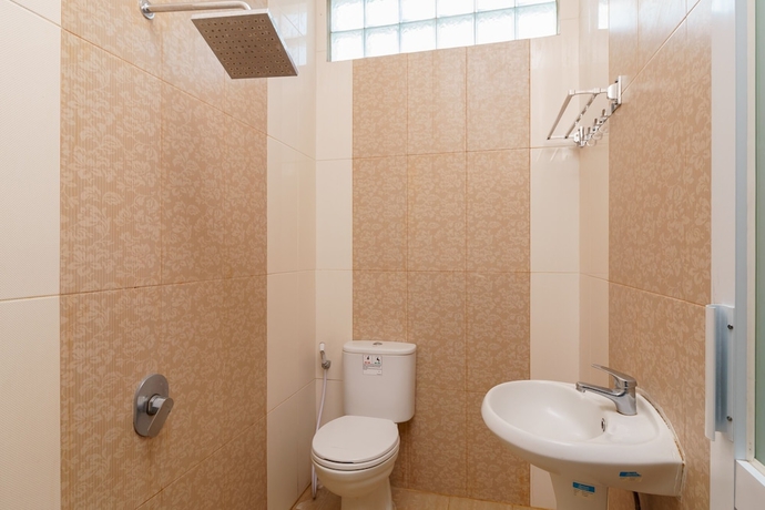 Imagen de la habitación del Hotel Reddoorz Resort Premium @ Sangkan Hurip Kuningan. Foto 11