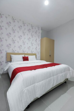 Imagen de la habitación del Hotel Reddoorz Syariah Near Metropolitan Mall Bekasi. Foto 20
