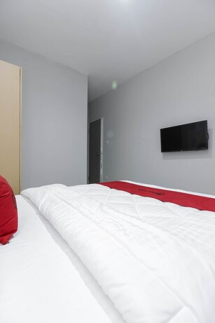Imagen de la habitación del Hotel Reddoorz Syariah Near Metropolitan Mall Bekasi. Foto 22