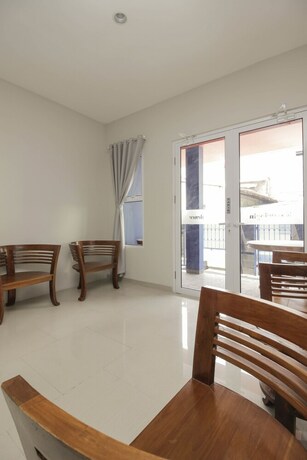 Imagen de la habitación del Hotel Reddoorz Syariah Near Metropolitan Mall Bekasi. Foto 25
