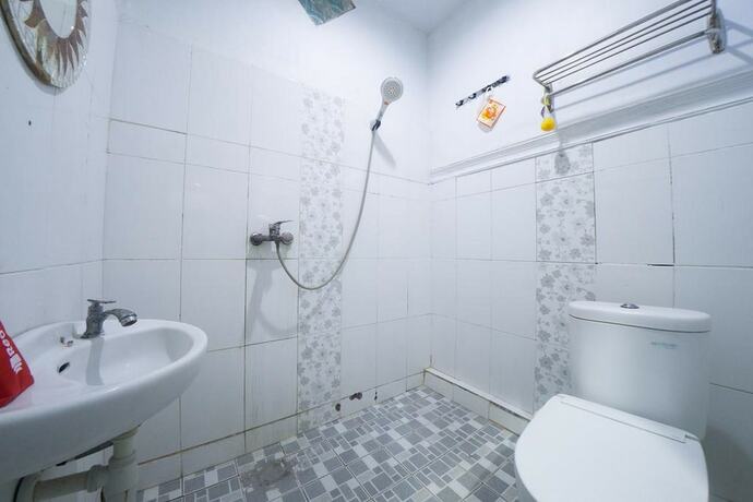 Imagen general del Hotel Reddoorz Syariah Near Rsud Ainun Habibie Gorontalo. Foto 8